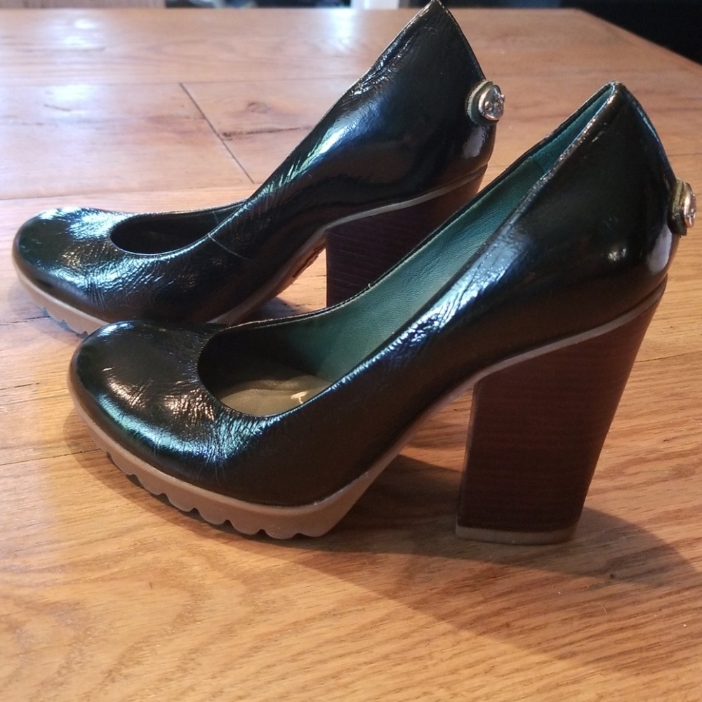 BCBG MAX AZRIA Green Pumps